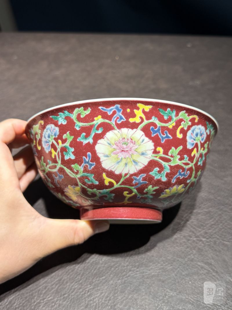 清乾隆 胭脂红地洋彩缠枝花卉纹碗 - 图5